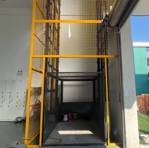 泰安导轨式升降机助力物流园破解运输难题